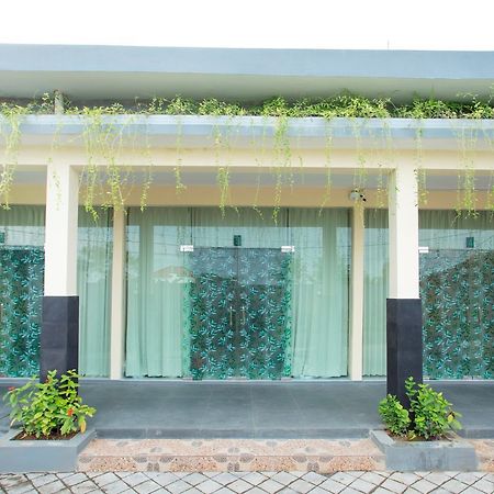 V Canggu Dormitory Exteriör bild