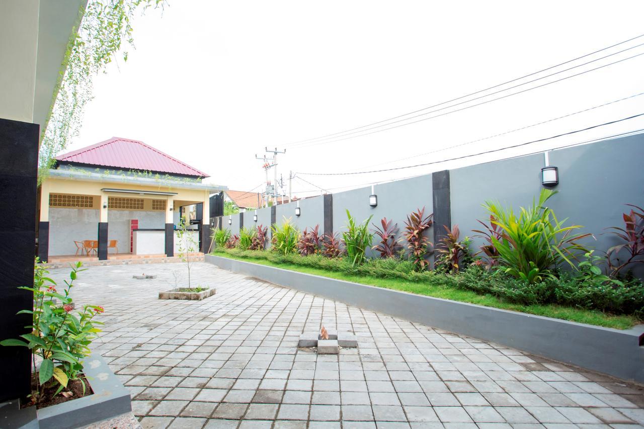 V Canggu Dormitory Exteriör bild