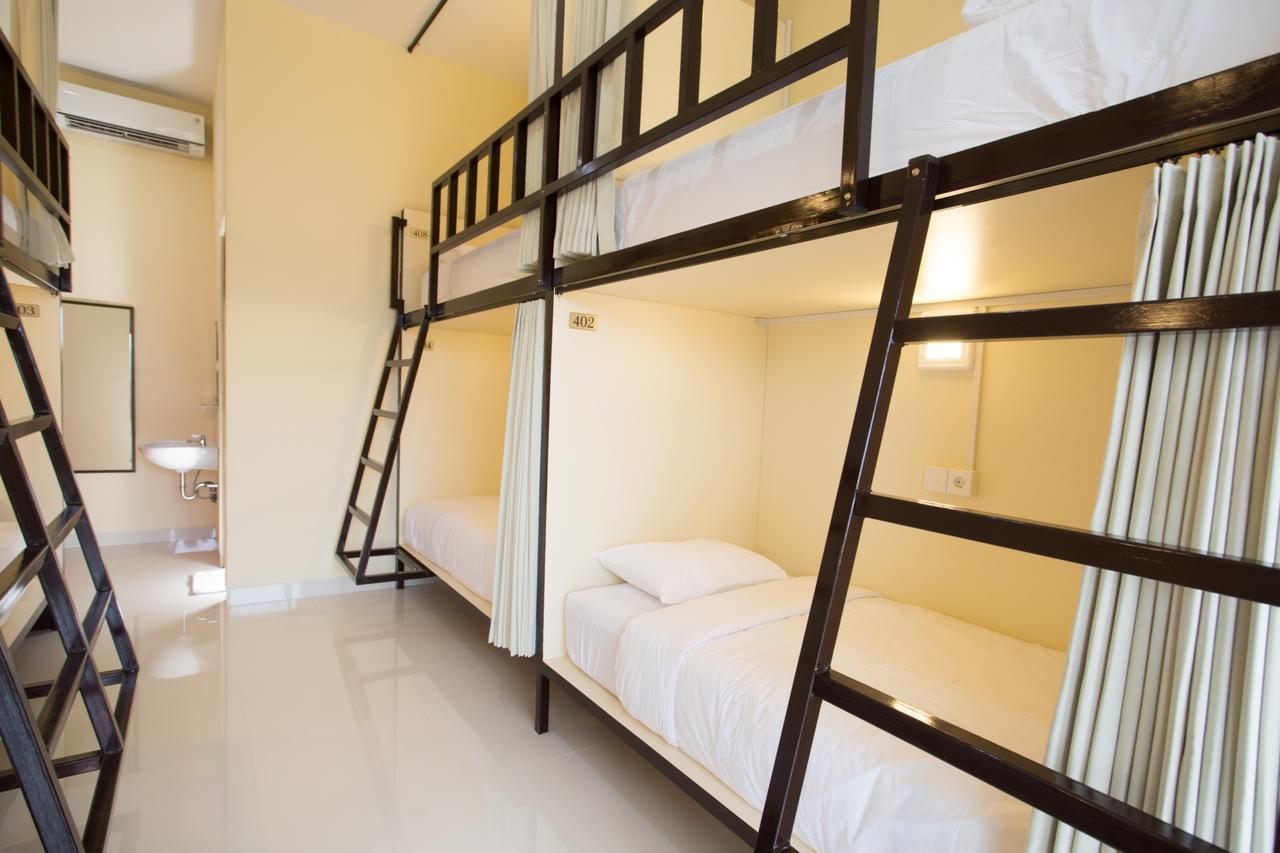 V Canggu Dormitory Exteriör bild