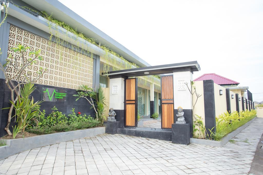 V Canggu Dormitory Exteriör bild