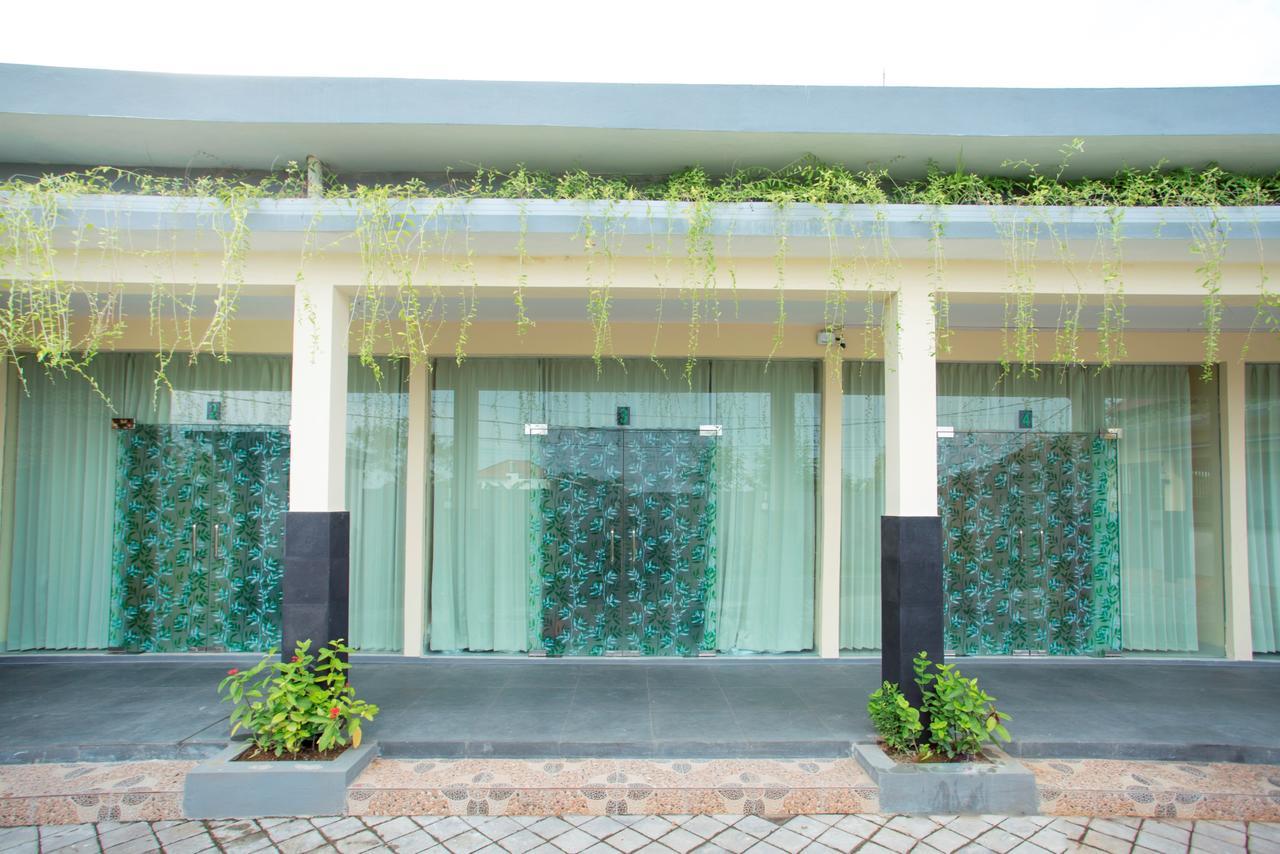 V Canggu Dormitory Exteriör bild
