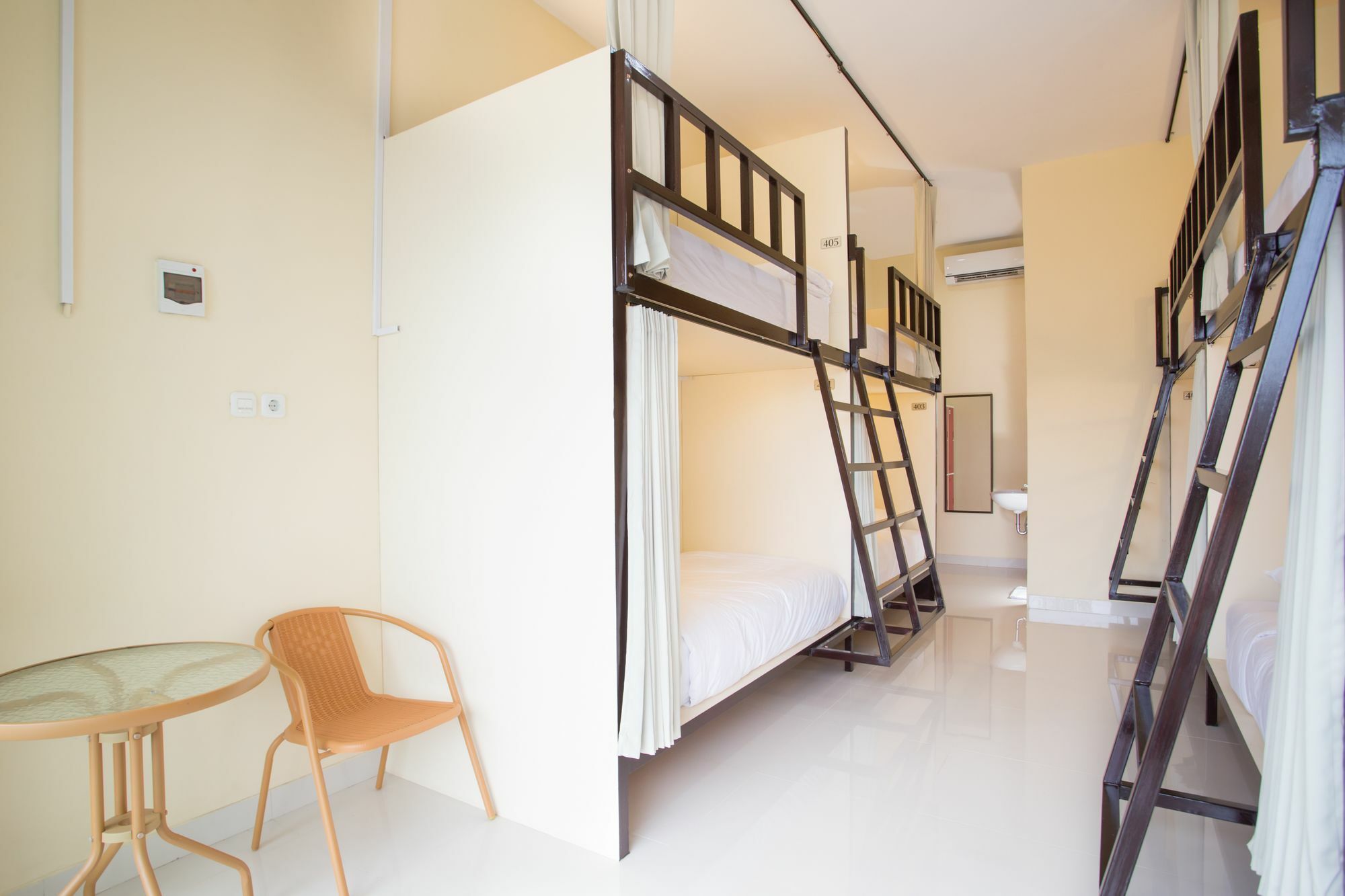 V Canggu Dormitory Exteriör bild